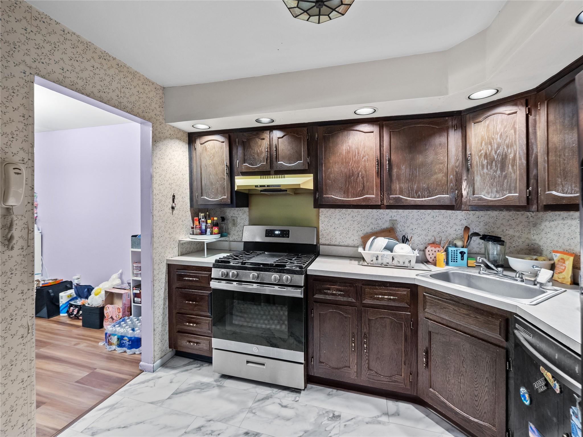 234 Parkside Drive, Suffern, New York image 8