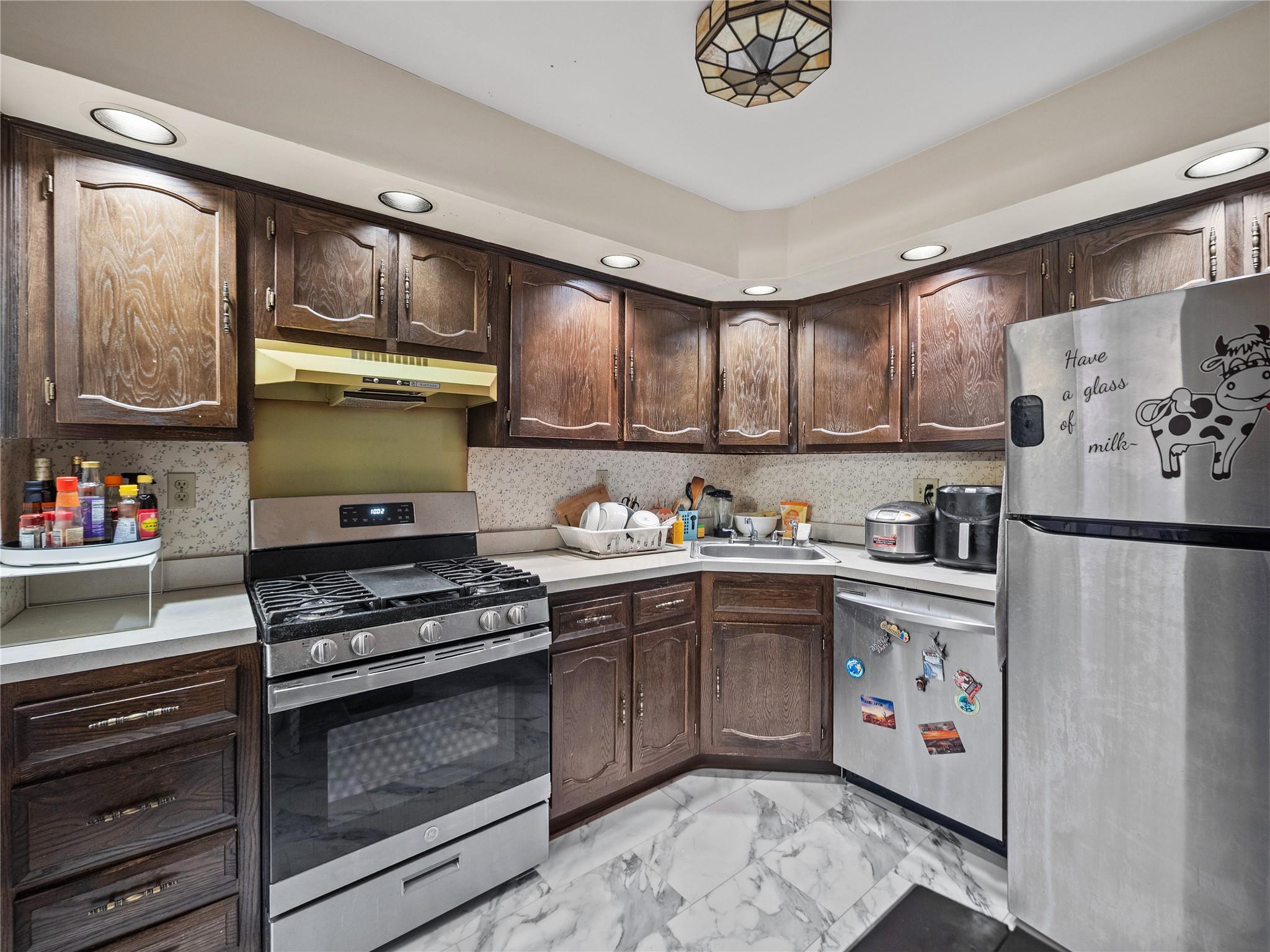234 Parkside Drive, Suffern, New York image 9