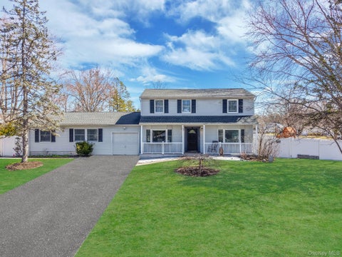 Homes For Sale - 3 Heather Court<br/> Centereach, NY 11720