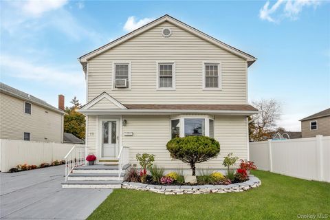 Photo of 15 N Butehorn Street, Bethpage, NY 11714 (MLS # 931415)