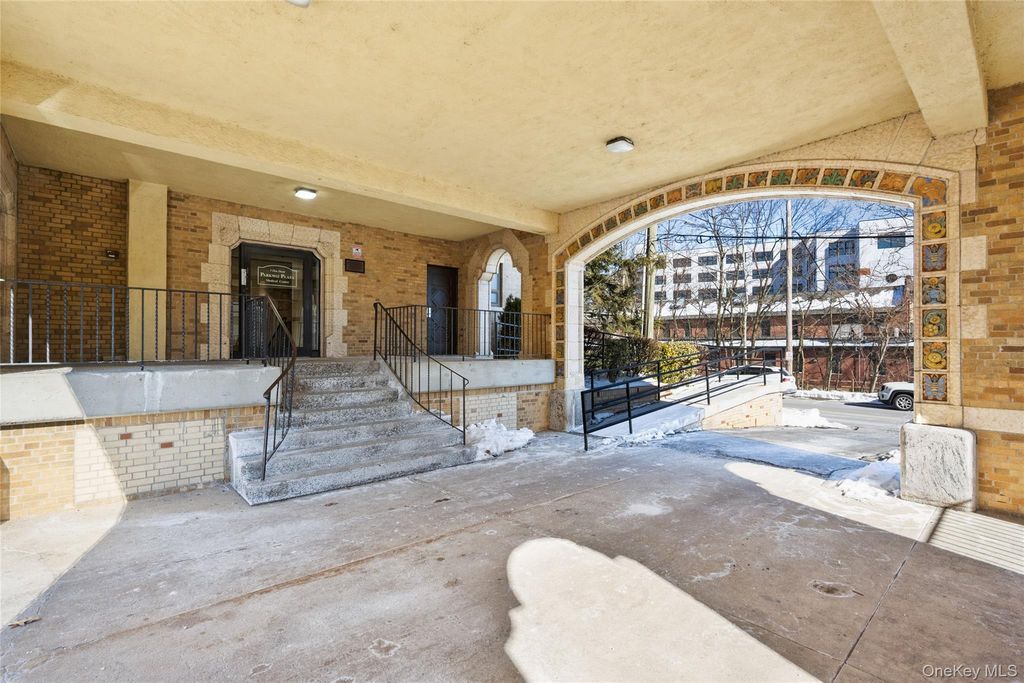 Photo of 1 Elm Street #5G, Tuckahoe, NY 10707 (MLS # 986812)