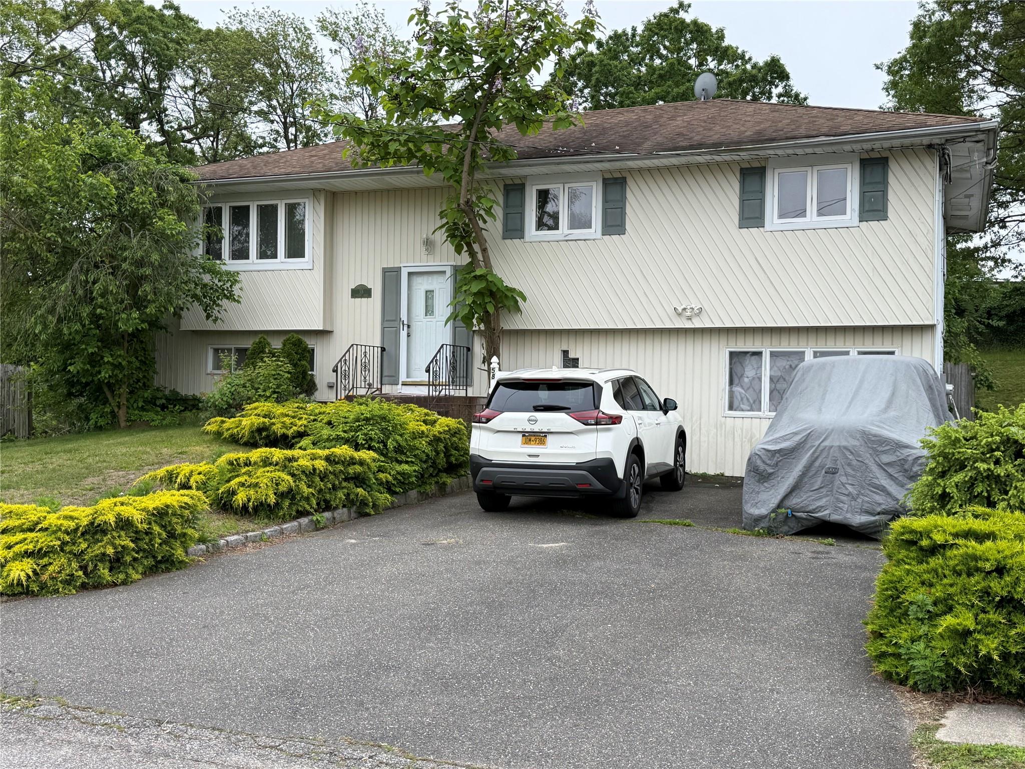 58 Sunburst Drive, Deer Park, New York image 1