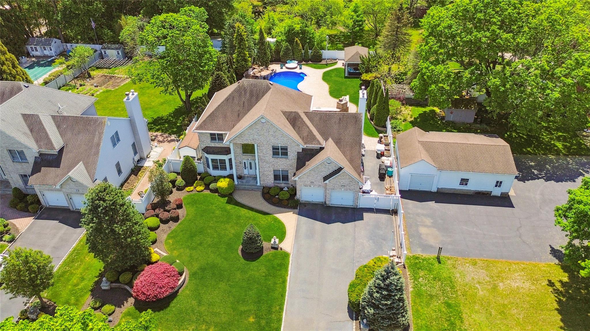 4 Millennium Court, Bohemia, New York image 3