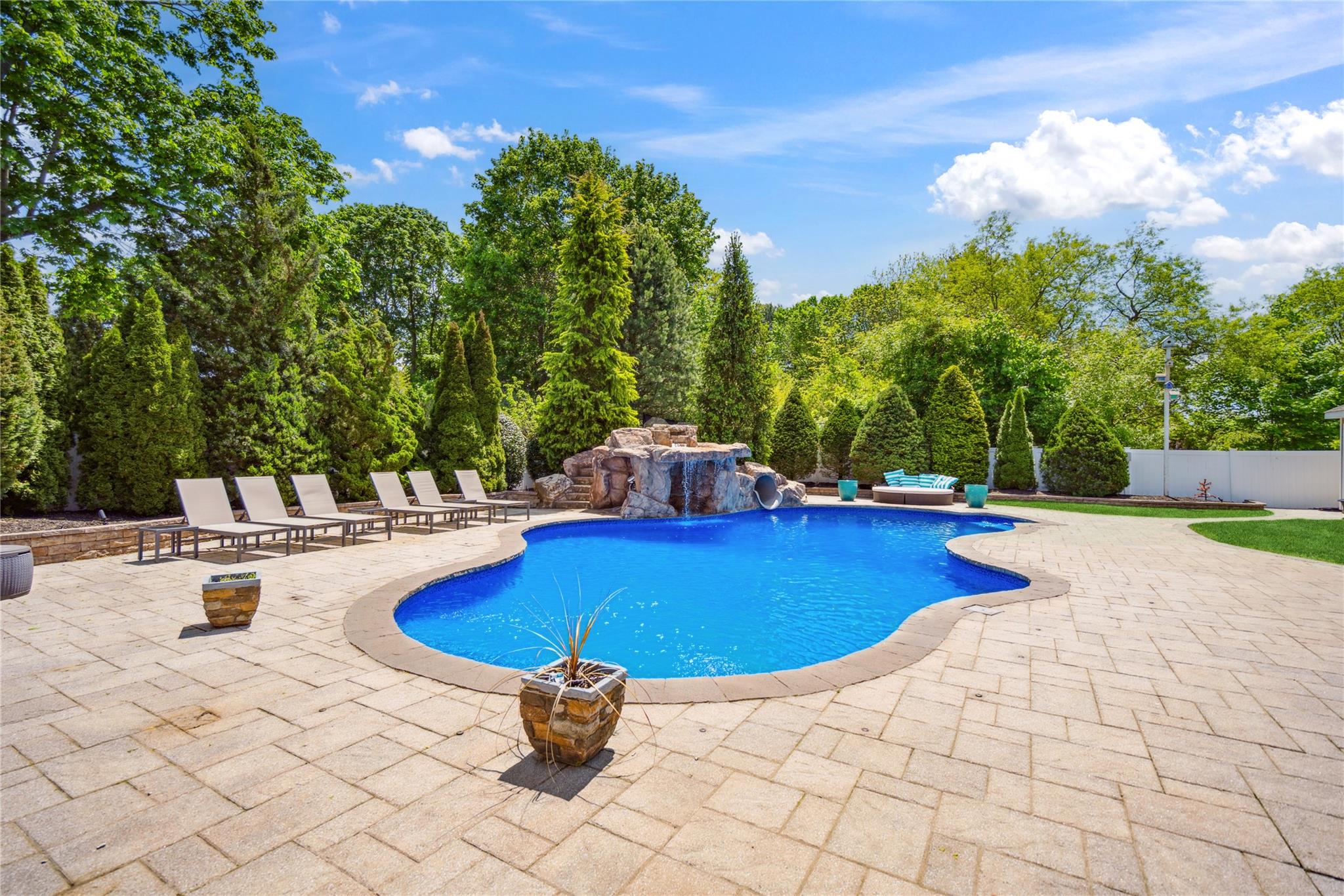 4 Millennium Court, Bohemia, New York image 31