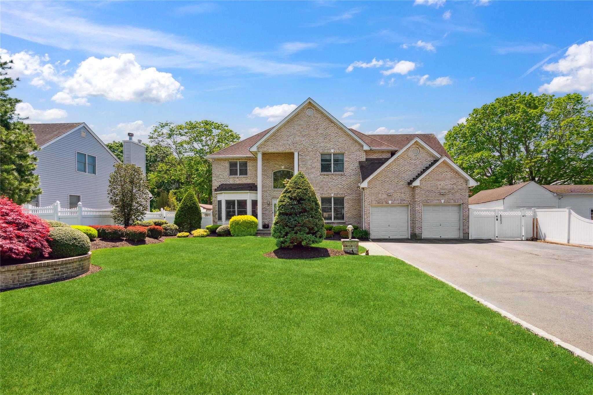 4 Millennium Court, Bohemia, New York image 1