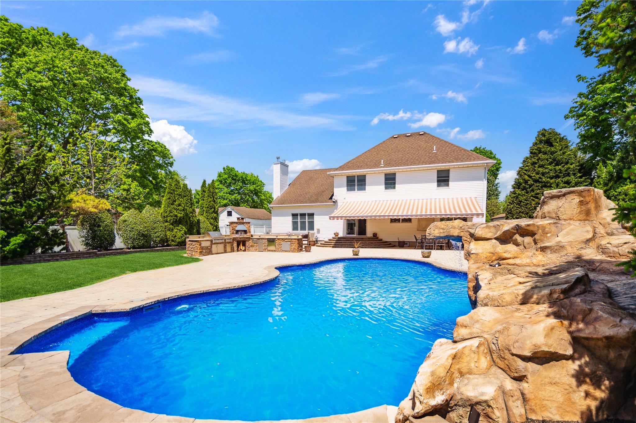 4 Millennium Court, Bohemia, New York image 34