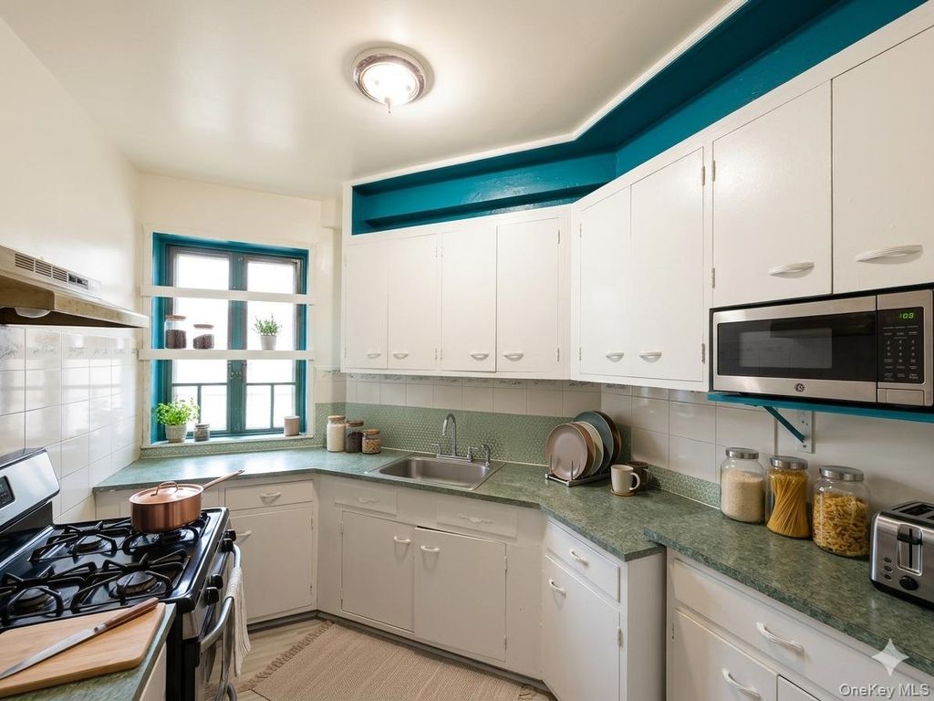 Photo of 1558 Unionport Road #5H, Bronx, NY 10462 (MLS # 980765)