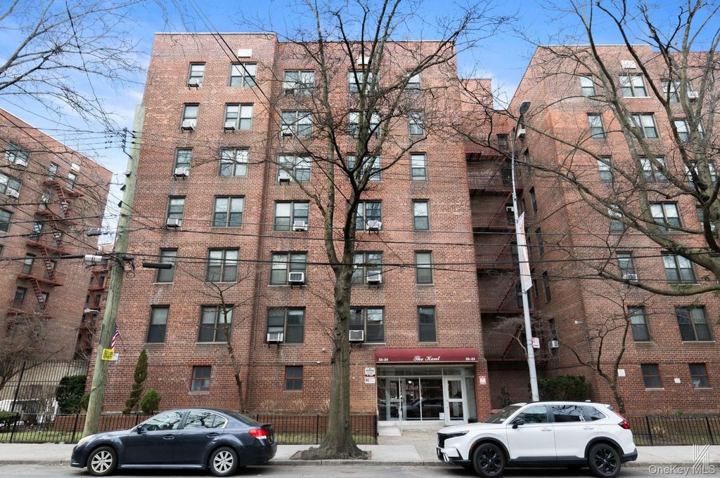 Photo of 33-24 Junction Boulevard #1R, Jackson Heights, NY 11372 (MLS # 974462)