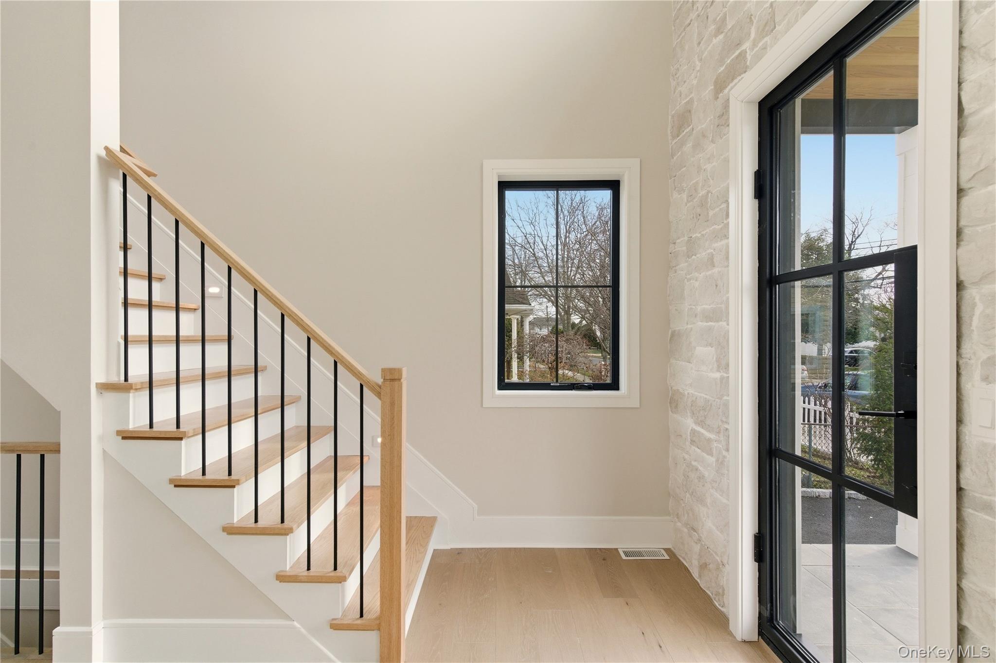 130 Albany Avenue - Photo 2