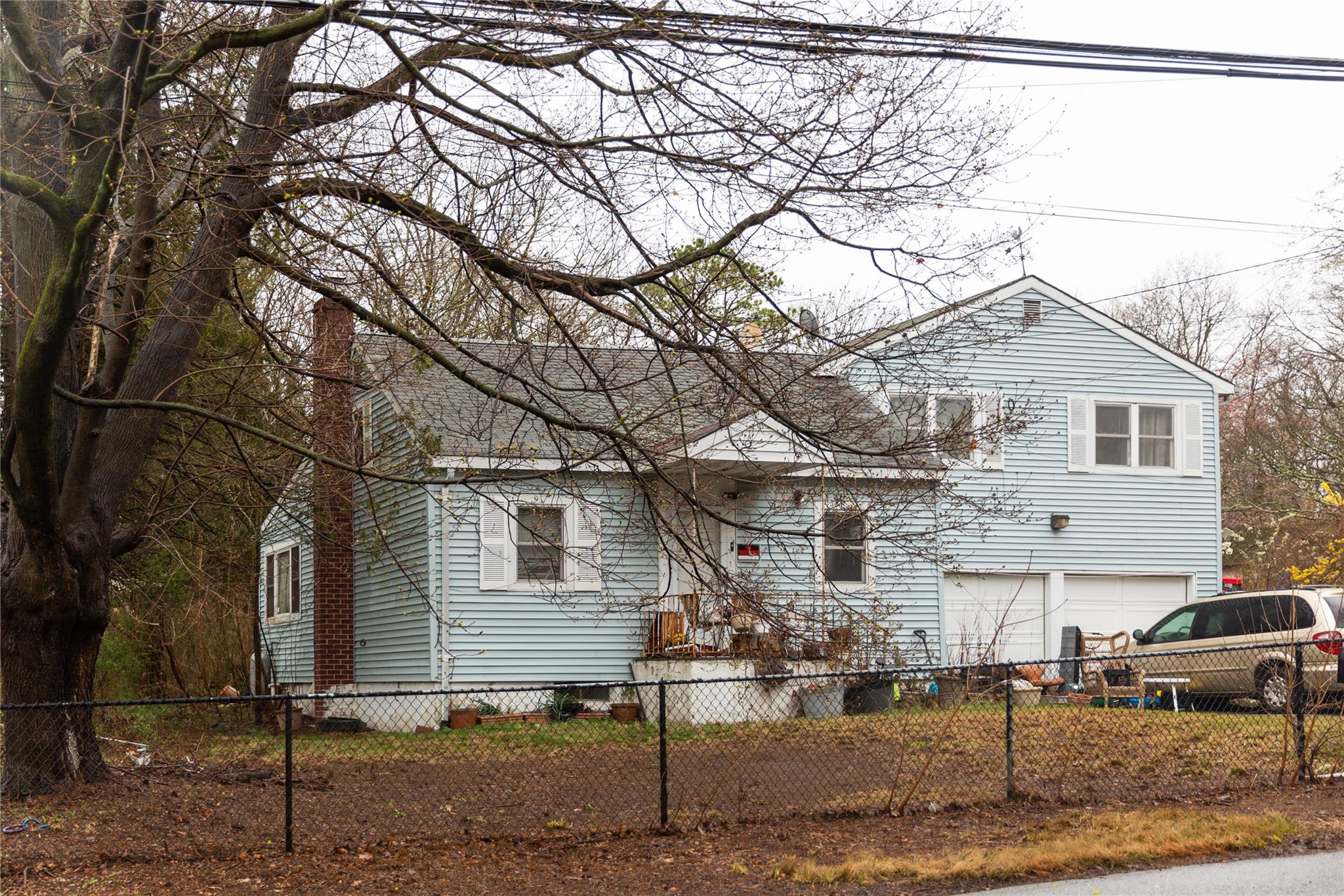 24 Stratford Avenue, Dix Hills, New York image 2