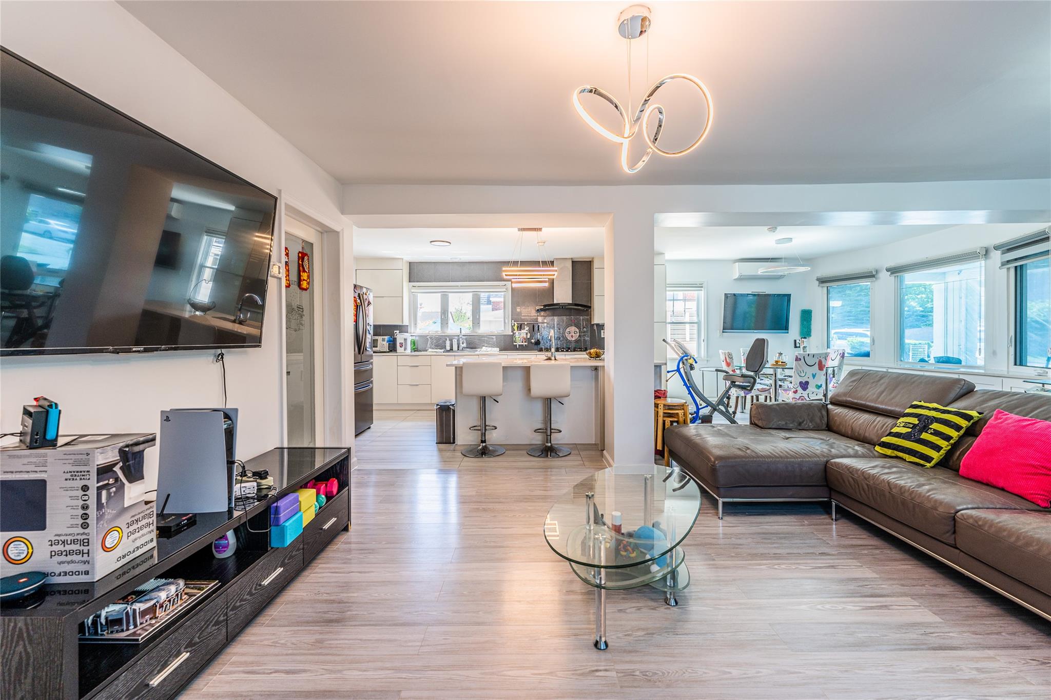 7 Clark Drive, Great Neck, New York image 3