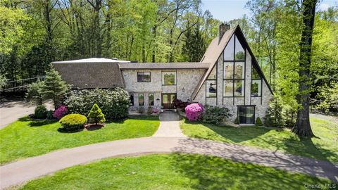 Homes For Sale - 4 Innsbruck Boulevard<br/> Dutchess County, Hopewell Junction, NY 12533