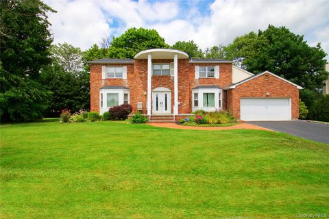 Photo of 26 Woods Drive, East Hills, NY 11576 (MLS # 931752)