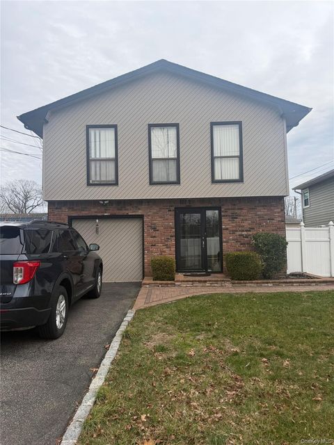 41 Oakley Avenue Massapequa NY 11758