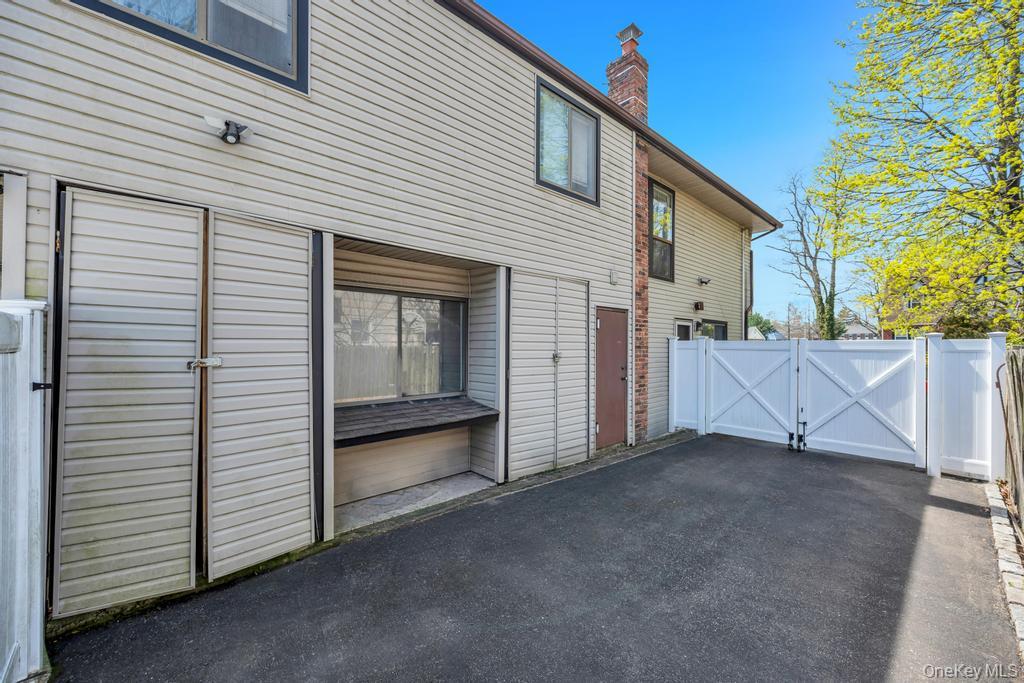 41 Oakley Avenue