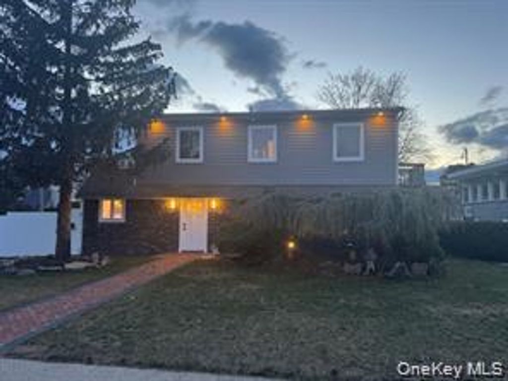 Photo of 48 Ripple Lane, Levittown, NY 11756 (MLS # 997178)