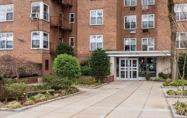 Property for Sale at 18 Avenue 4D, Bayside, Queens, NY - Bedrooms: 3 
Bathrooms: 1 
Rooms: 5  - $409,898