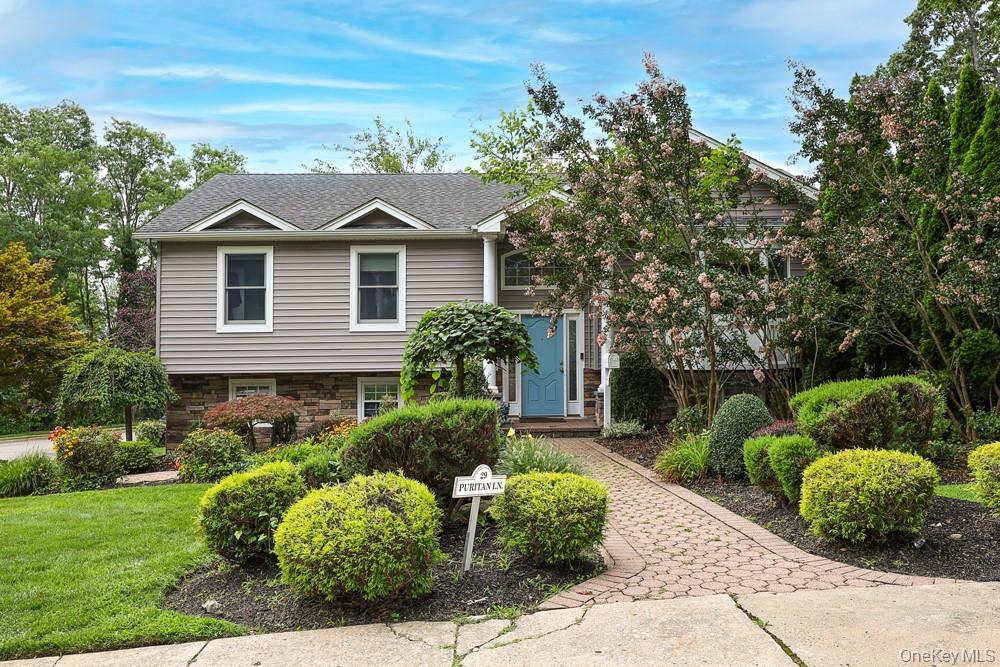 Photo of 29 Puritan Lane, Farmingdale, NY 11735 (MLS # 1043535)