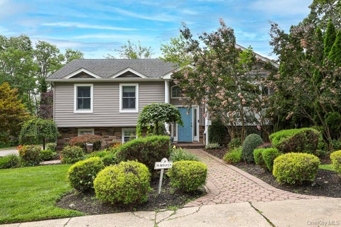Photo of 29 Puritan Lane, Farmingdale, NY 11735 (MLS # 1043535)