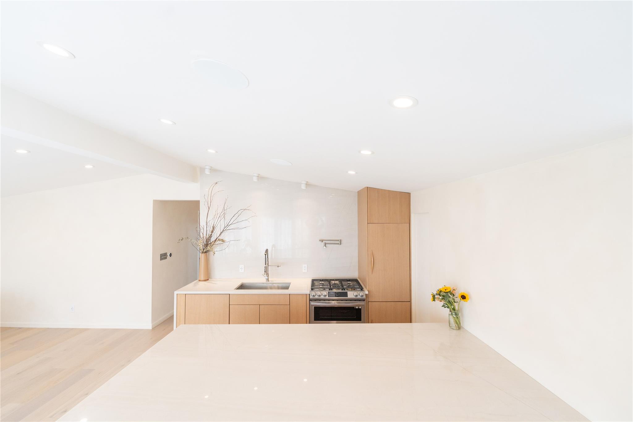 27 Carrie Lane, Nanuet, New York image 2