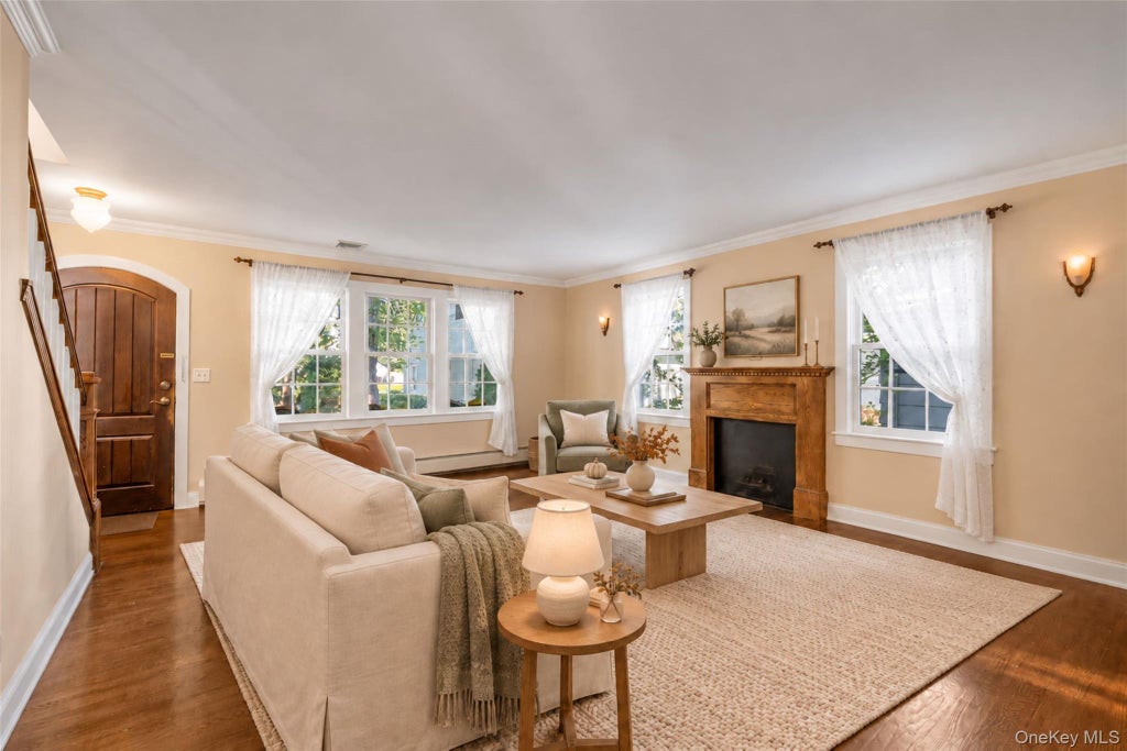 Photo of 236 Cleveland Drive, Centerport, NY 11721 (MLS # 1065328)