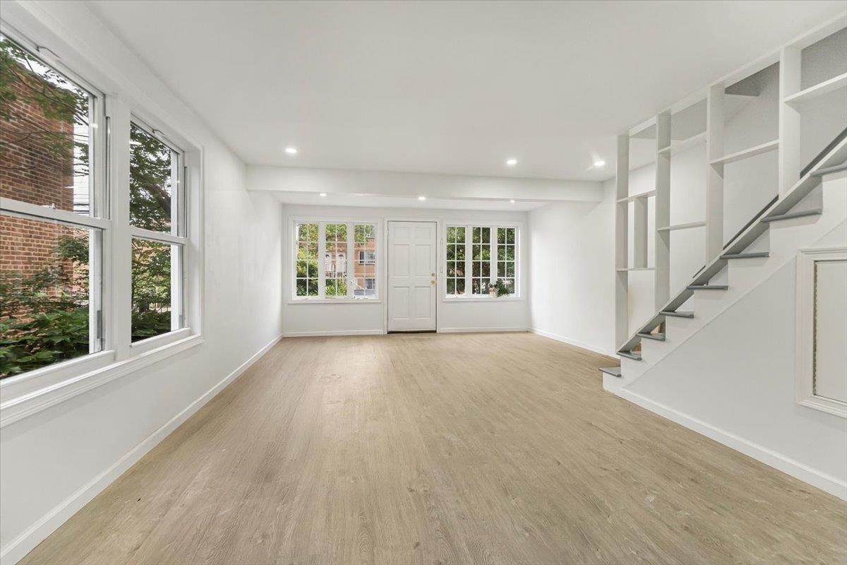 1909 Lacombe Avenue