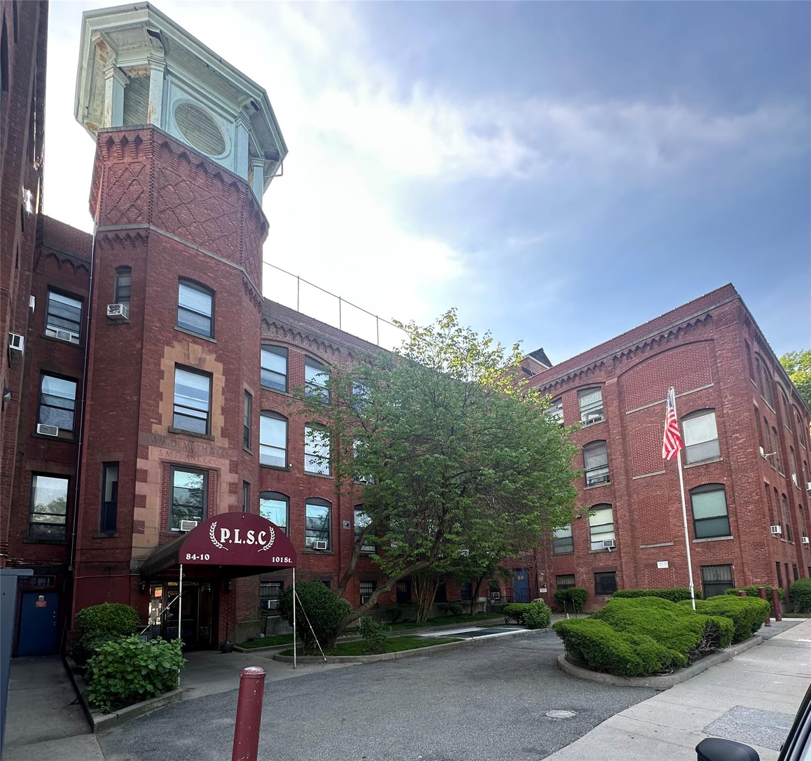 Rental Property at 101st Street 3J, Richmond Hill, Queens, NY - Bedrooms: 2 
Bathrooms: 2 
Rooms: 5  - $3,100 MO.