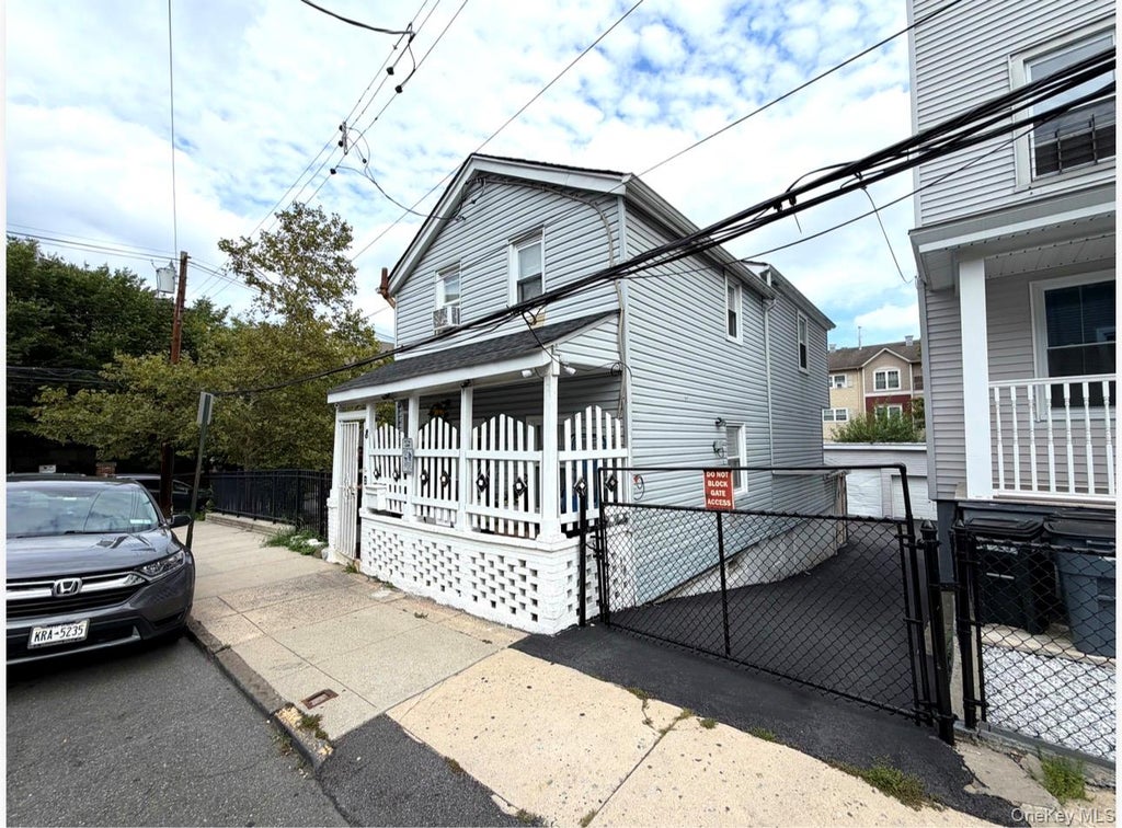 Photo of 8 Ritters Lane, Yonkers, NY 10703 (MLS # 1047120)