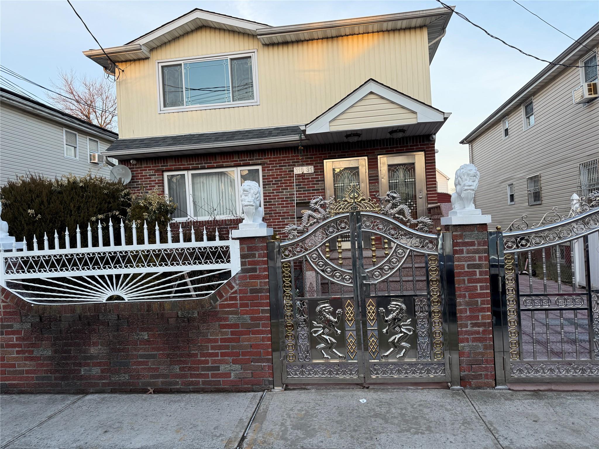 Rental Property at 164 Street St, Jamaica, Queens, NY - Bedrooms: 3 
Bathrooms: 2  - $3,500 MO.