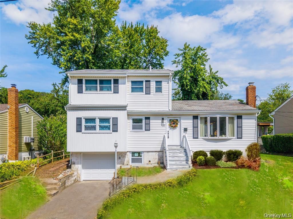 Photo of 120 Glenwood Road, Glenwood Landing, NY 11547 (MLS # 961956)