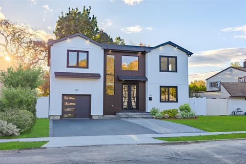 Homes For Sale - 182 Friends Lane<br/> Westbury, NY 11590