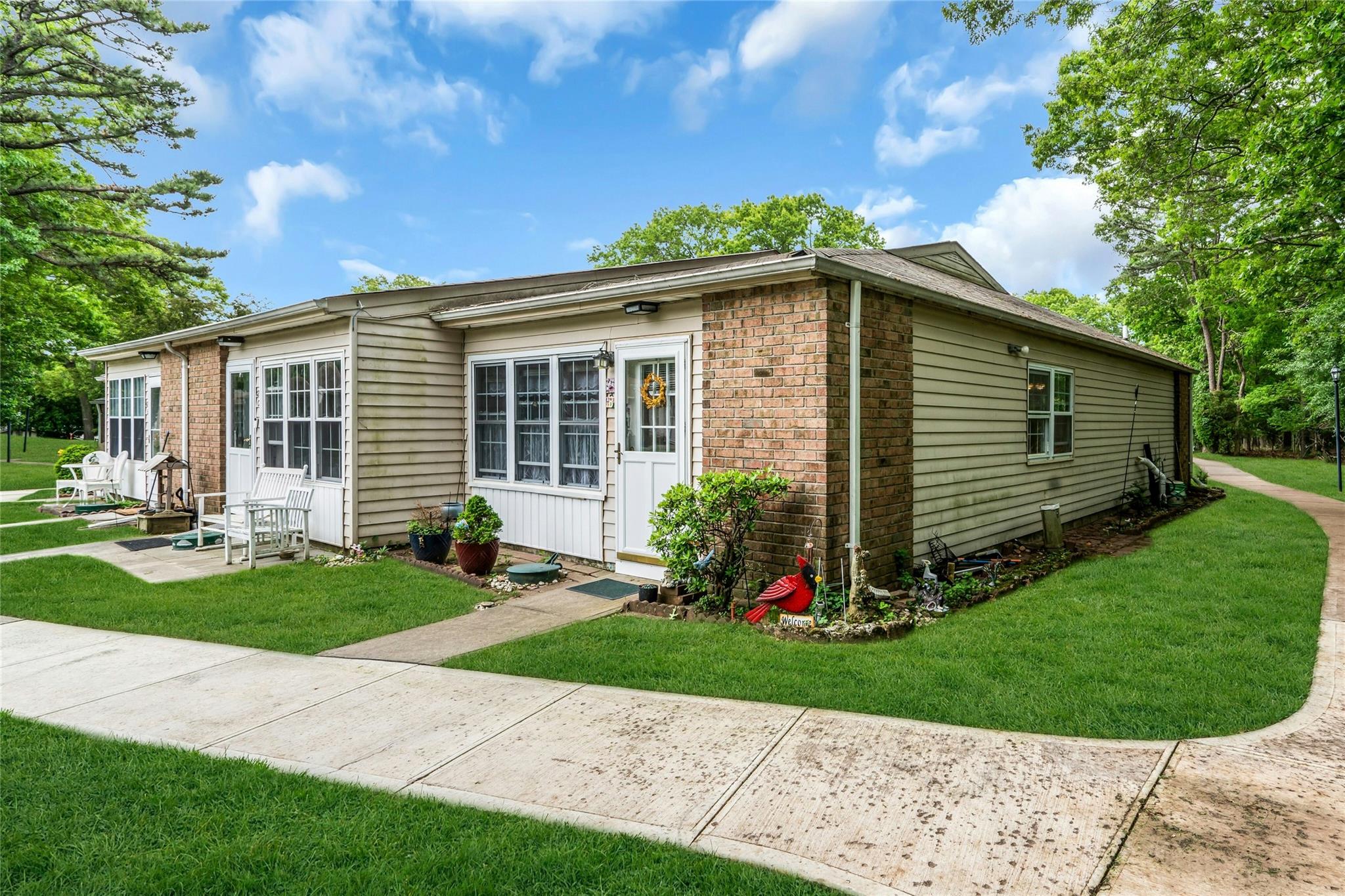 423 Woodbridge Dr #D, Ridge, New York image 2