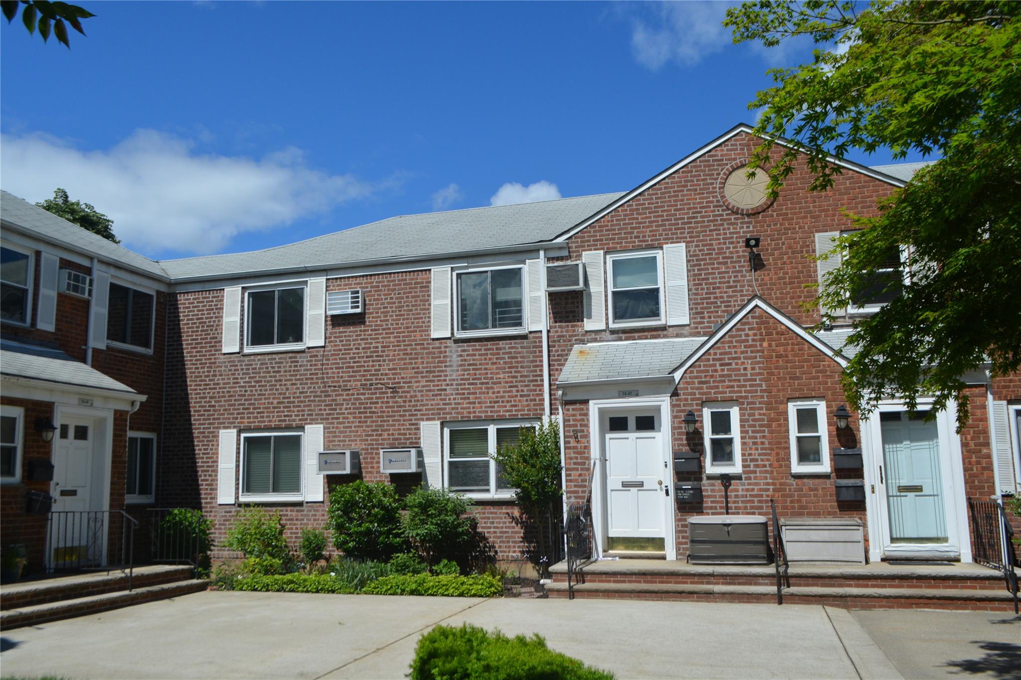 Rental Property at 260 Street Upper, Glen Oaks, Queens, NY - Bedrooms: 3 
Bathrooms: 1 
Rooms: 5  - $2,700 MO.