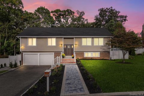 Photo of 25 Hitching Post Lane, Glen Cove, NY 11542 (MLS # 930753) Photo of 25 Hitching Post Lane, Glen Cove, NY 11542 (MLS # 930753)