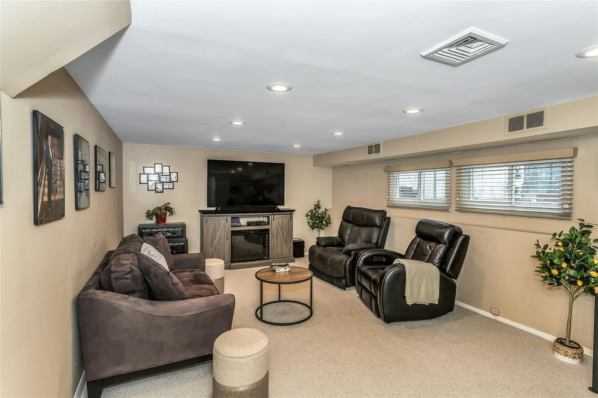 12 Ceil Place, Bethpage, New York image 17