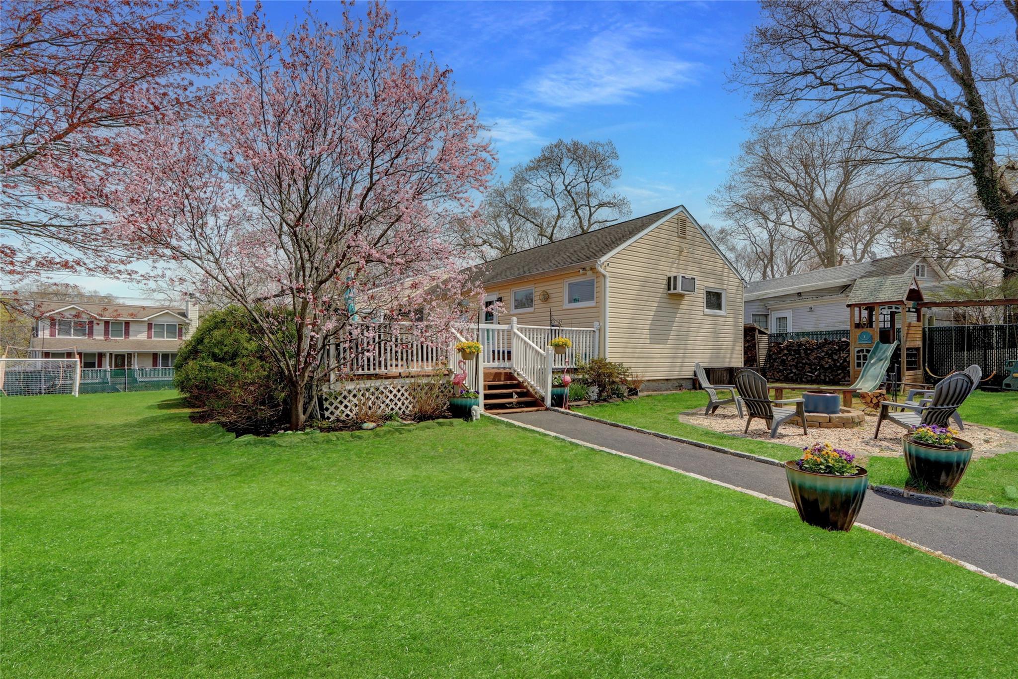 4 Atlantic Drive, Sound Beach, New York image 1