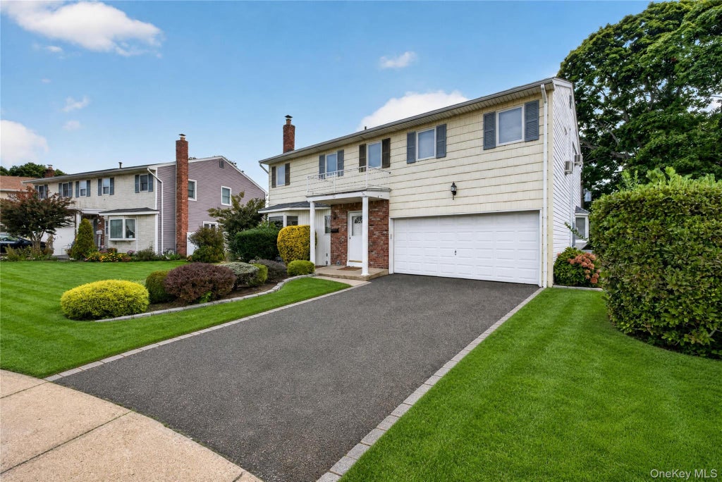 Photo of 15 Country Court, Hicksville, NY 11801 (MLS # 1053197)