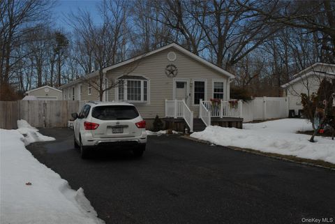 Photo of 137 Carleton Drive E, Shirley, NY 11967 (MLS # 968172)