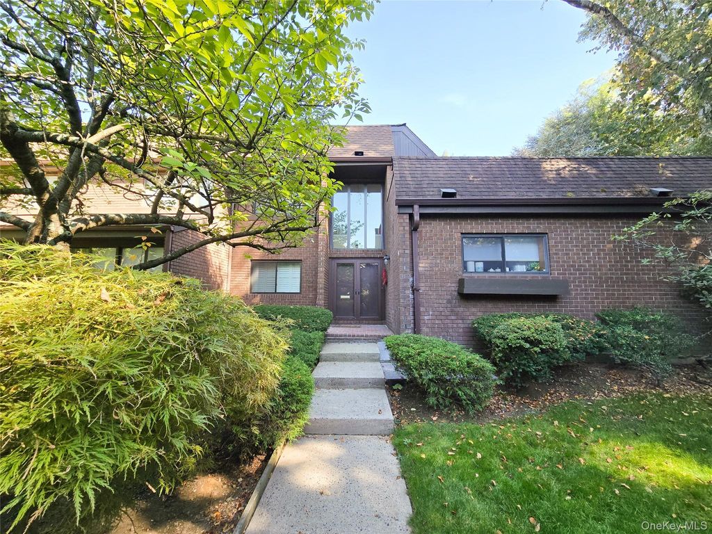 Photo of 54 Acorn Ponds Drive #271, Roslyn, NY 11576 (MLS # 921010)