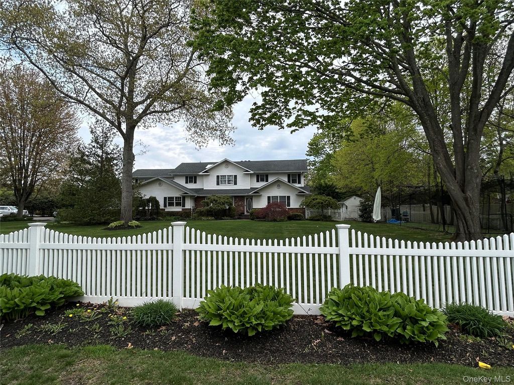 Photo of 227 Gillette Avenue, Bayport, NY 11705 (MLS # 996571)