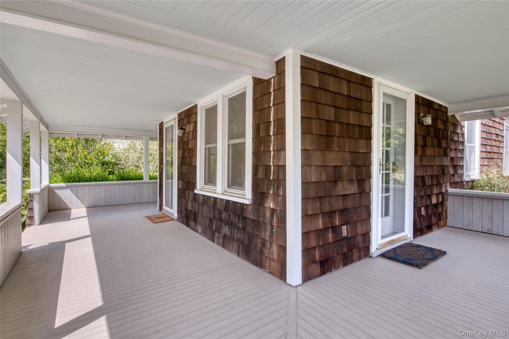 Photo of 385 Cottage Place, Southold, NY 11971 (MLS # 922975)