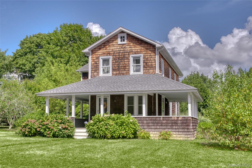 Photo of 385 Cottage Place, Southold, NY 11971 (MLS # 922975)