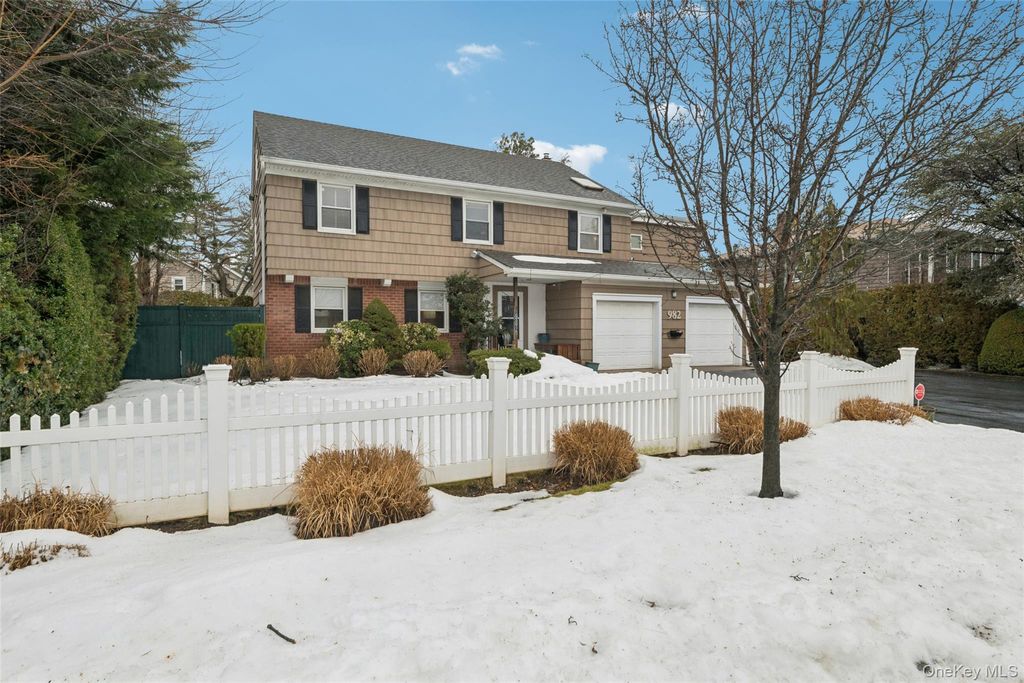 Photo of 982 Clark Place, Woodmere, NY 11598 (MLS # 965114)