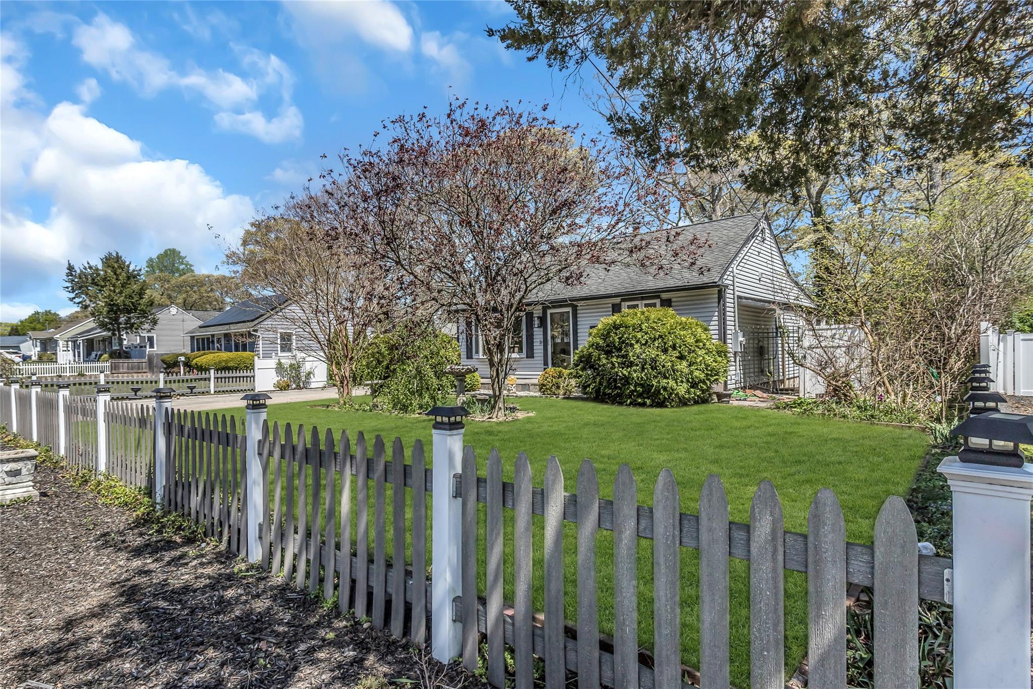 118 Noel Drive, Centereach, New York image 1