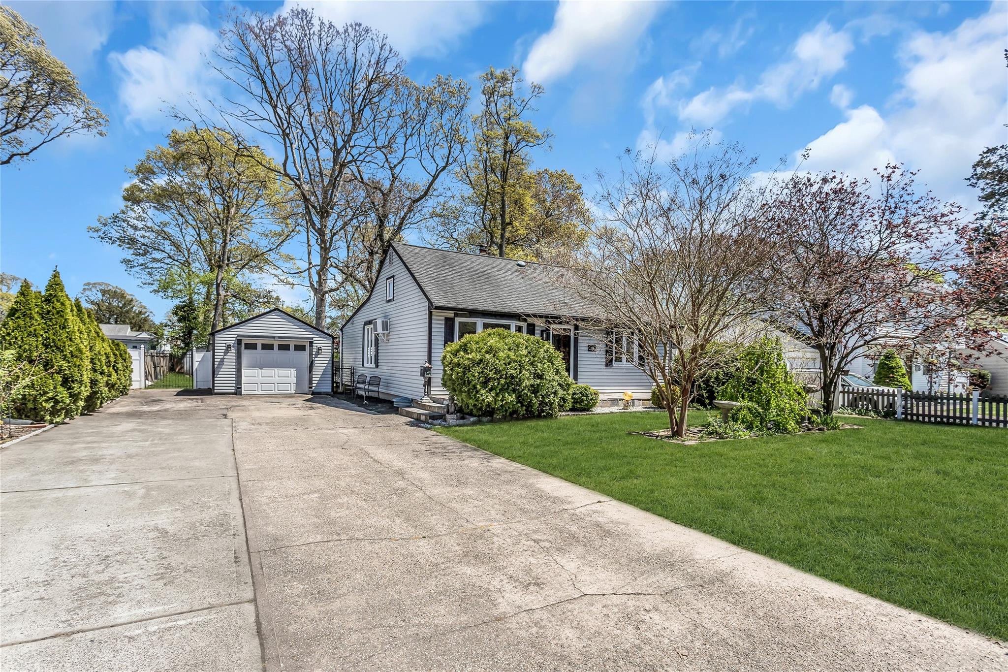 118 Noel Drive, Centereach, New York image 3