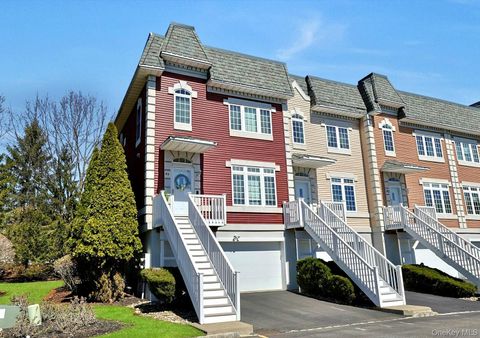 Condo For Sale - 44 Alexander Court<br/> Nanuet, NY 10954
