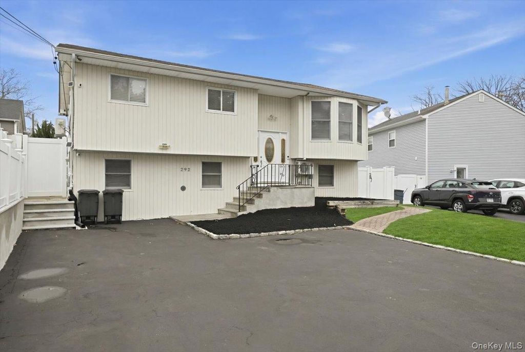 Photo of 292 Concord Street, Dix Hills, NY 11746 (MLS # 980402)