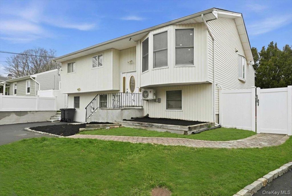 Photo of 292 Concord Street, Dix Hills, NY 11746 (MLS # 980402)