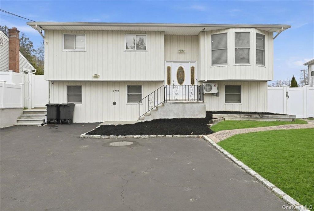 Photo of 292 Concord Street, Dix Hills, NY 11746 (MLS # 980402)