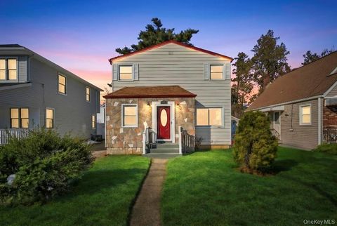 627 10th Avenue New Hyde Park NY 11040